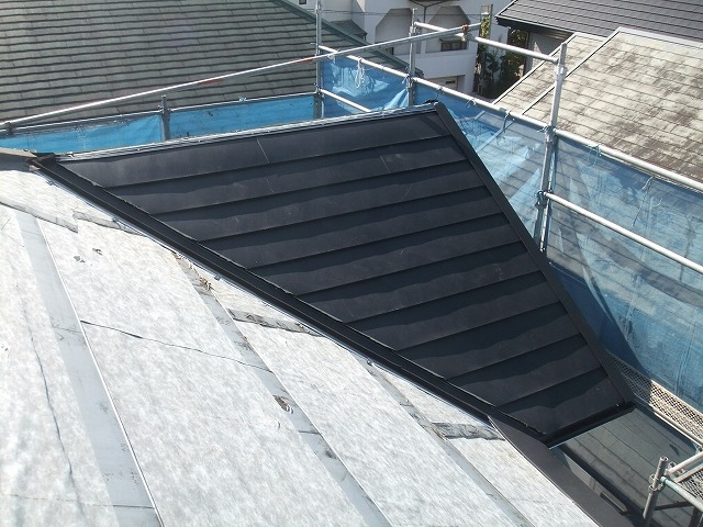 屋根カバー工事も承ってます